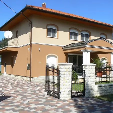 Lomb Apartman Balatonlelle