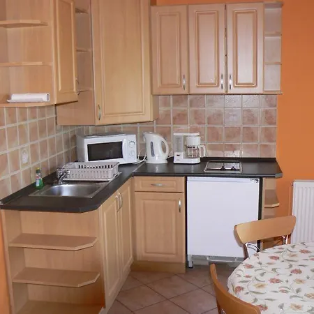 Lomb Apartman